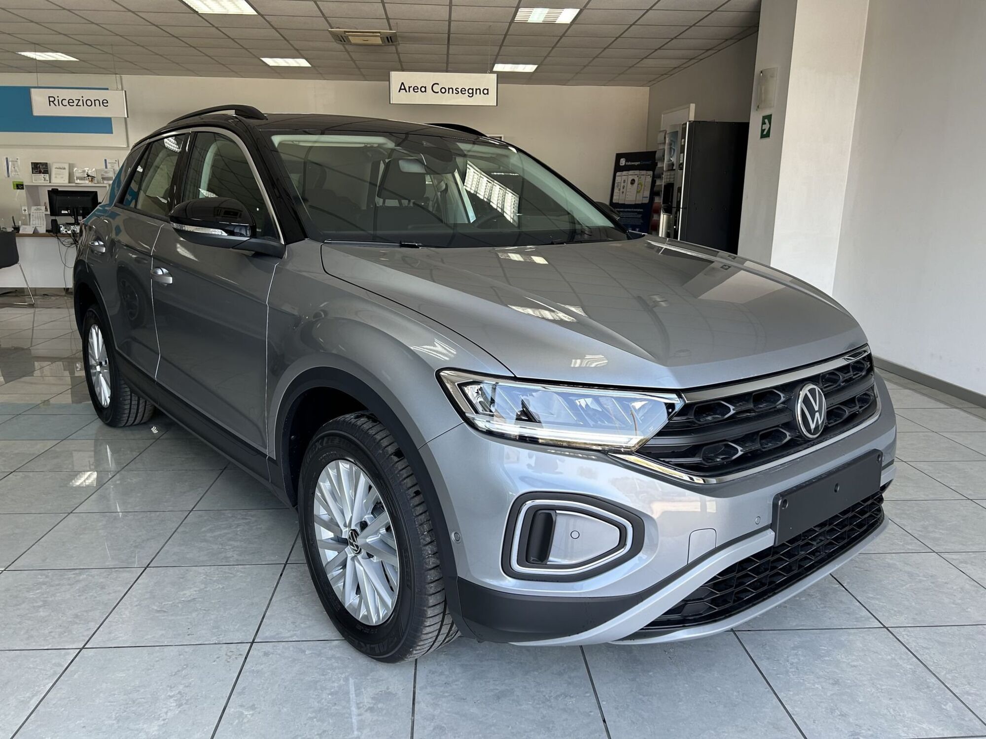 Volkswagen T-Roc 2.0 tdi Life 115cv nuova a Pratola Serra