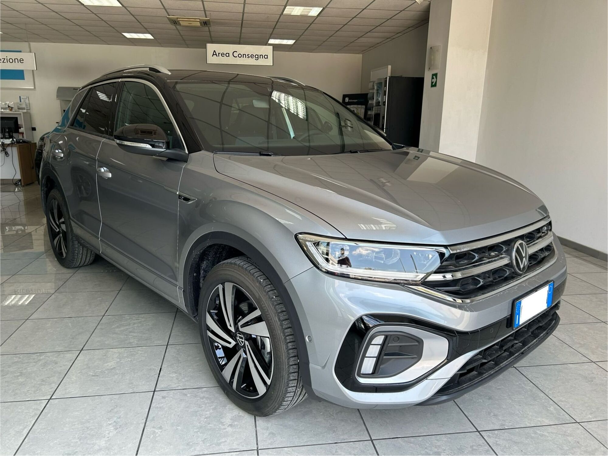 Volkswagen T-Roc 1.5 tsi R-Line dsg nuova a Pratola Serra