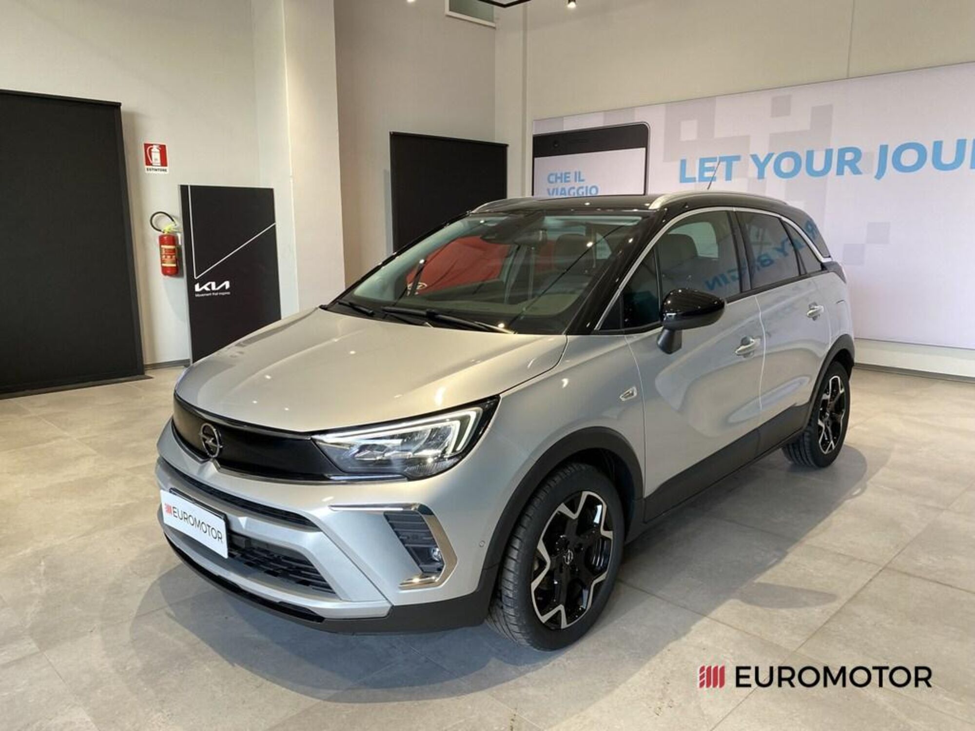 Opel Crossland 1.5 ecotec Elegance 110cv del 2023 usata a Modugno