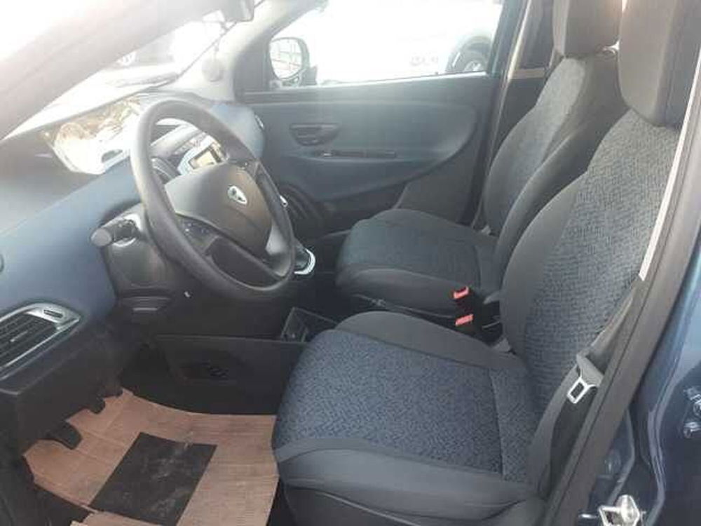 Lancia Ypsilon nuova a Ancona (17)