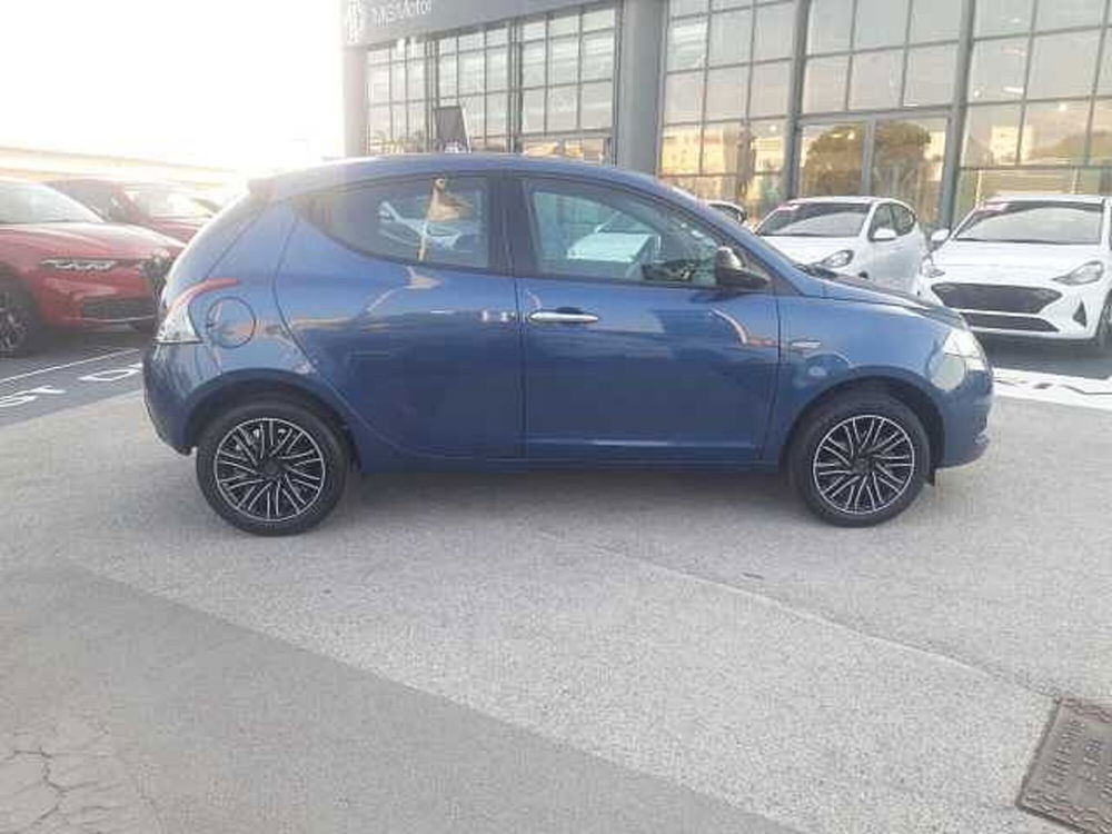 Lancia Ypsilon nuova a Ancona (7)