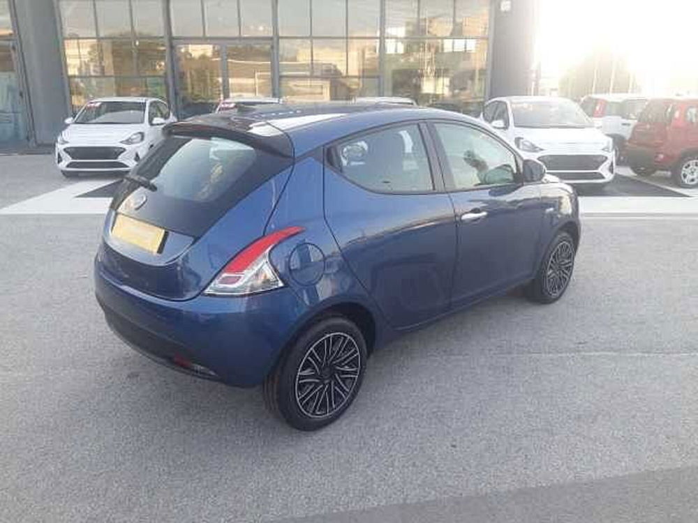 Lancia Ypsilon nuova a Ancona (6)