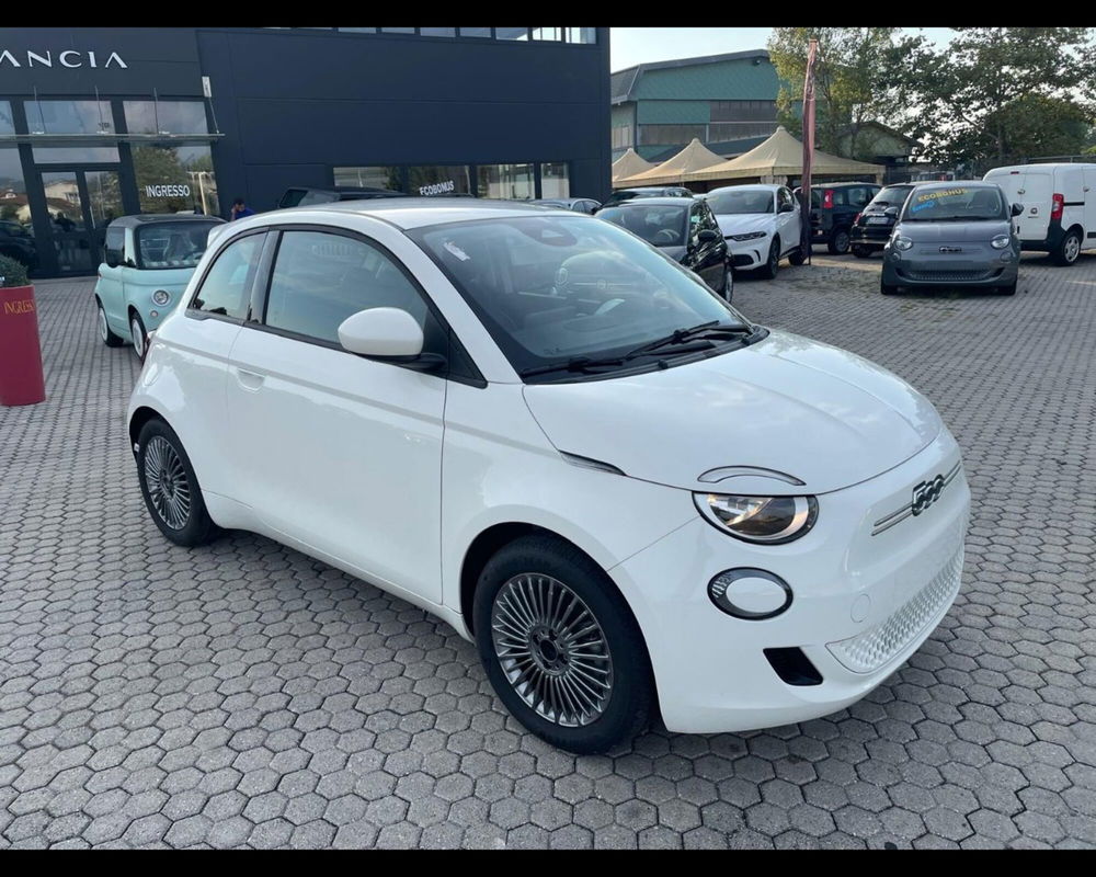 Fiat 500e nuova a Lucca