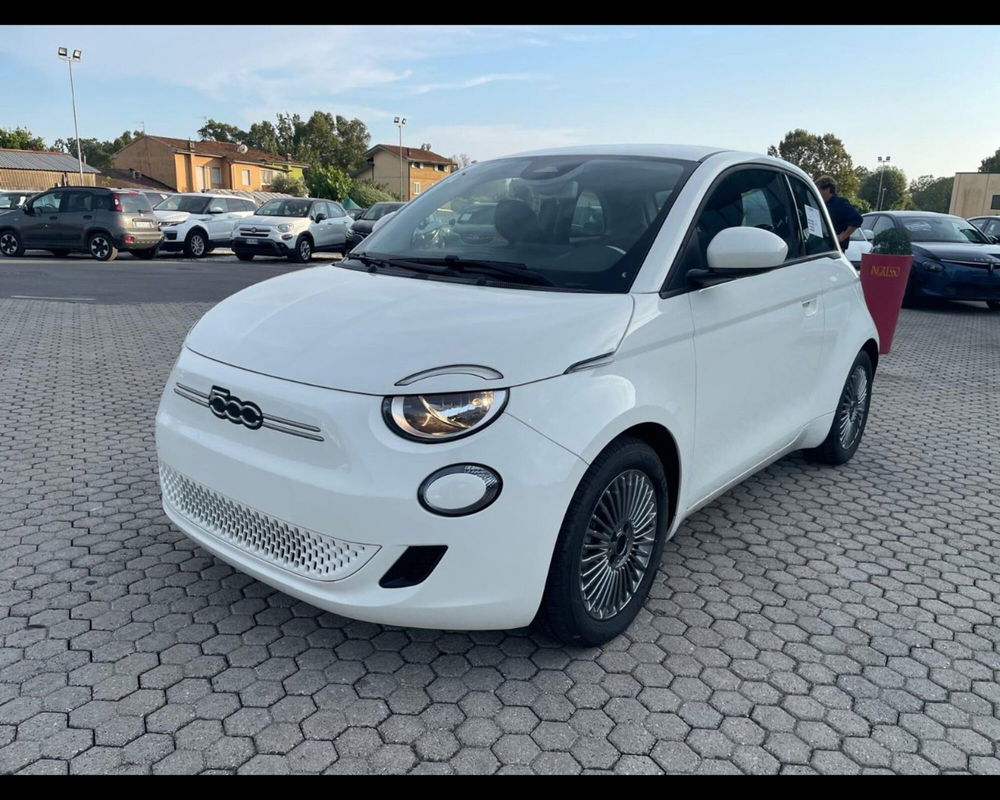 Fiat 500e nuova a Lucca (3)