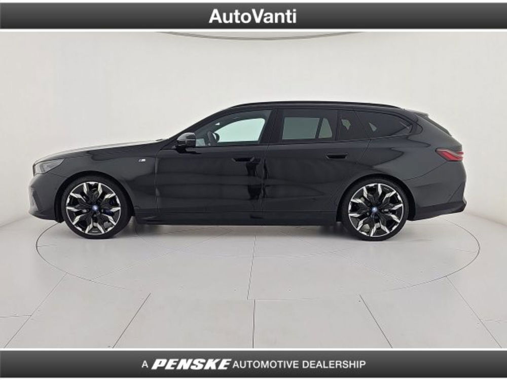 BMW i5 Touring nuova a Bologna (2)