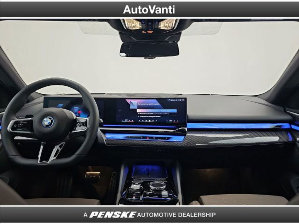 BMW i5 Touring nuova a Bologna (9)