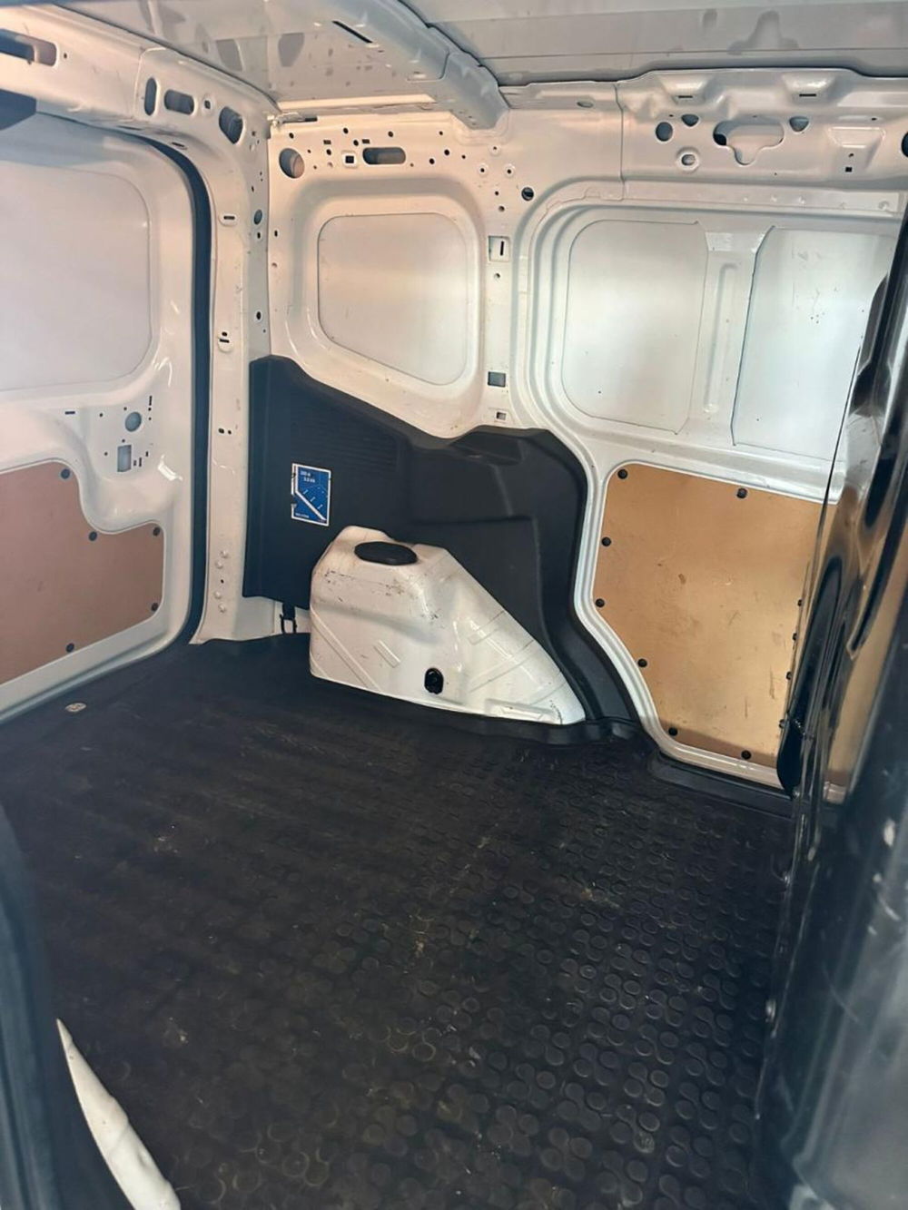 Ford Transit Courier usata a Napoli (10)