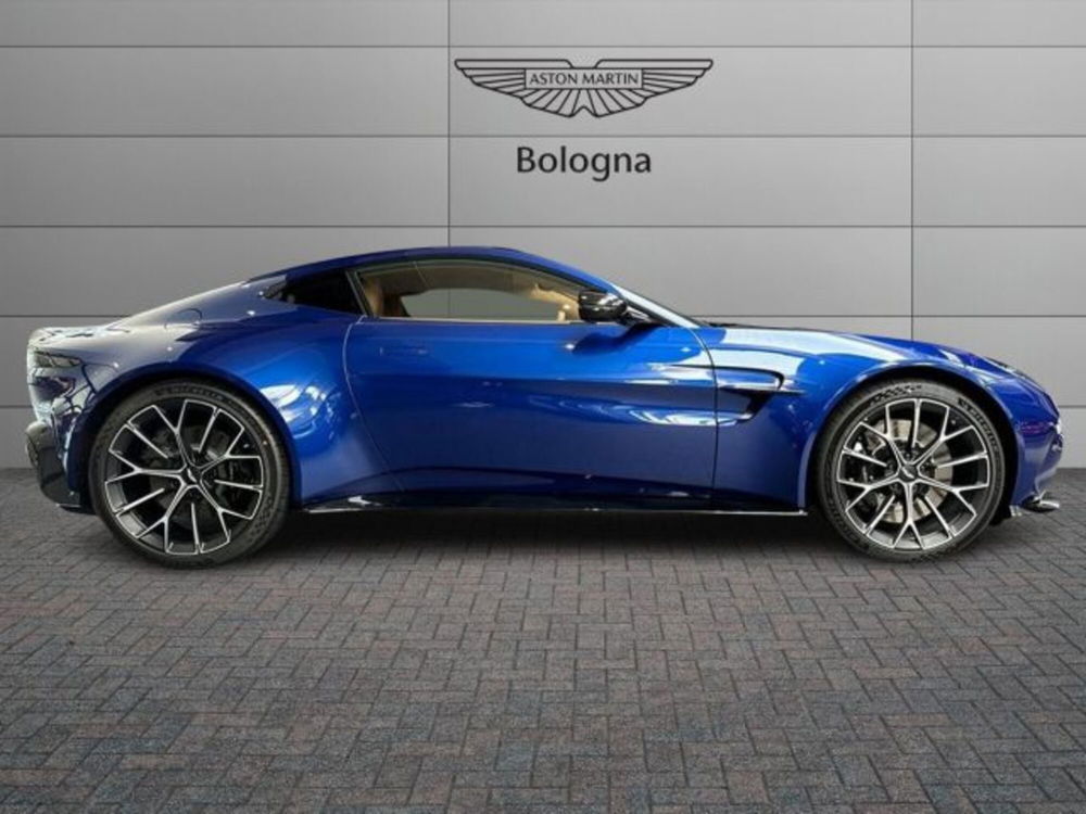 Aston Martin Vantage nuova a Bologna (2)