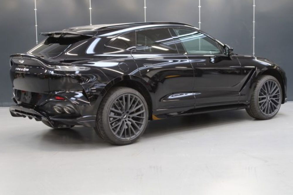 Aston Martin DBX nuova a Bologna (3)