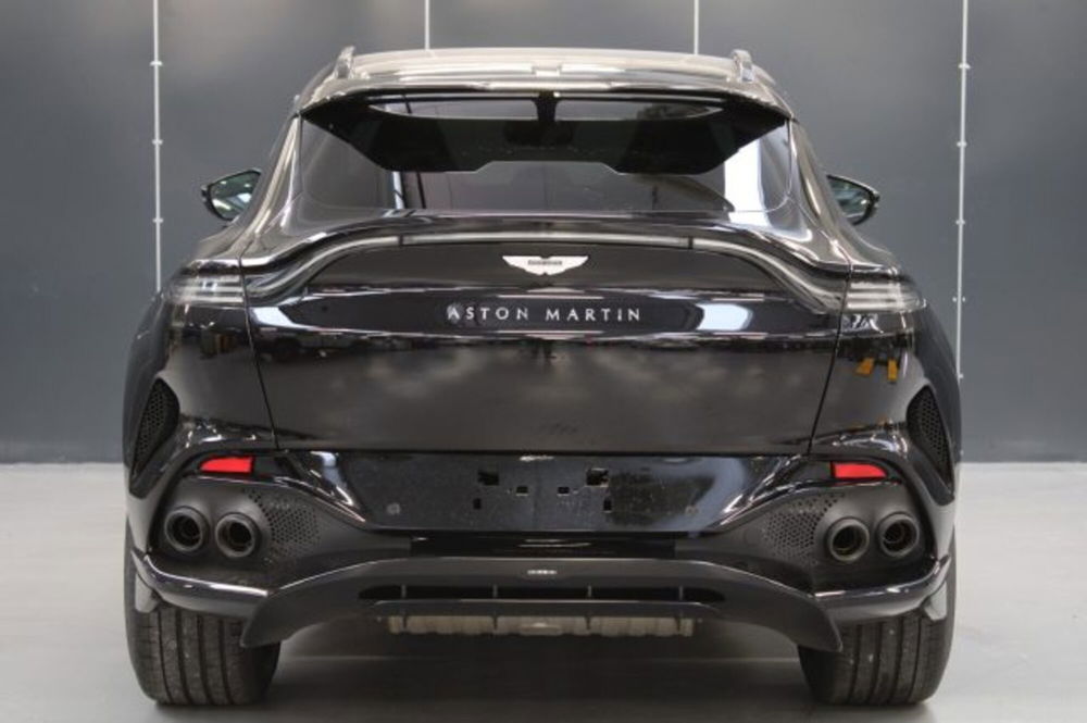 Aston Martin DBX nuova a Bologna (4)