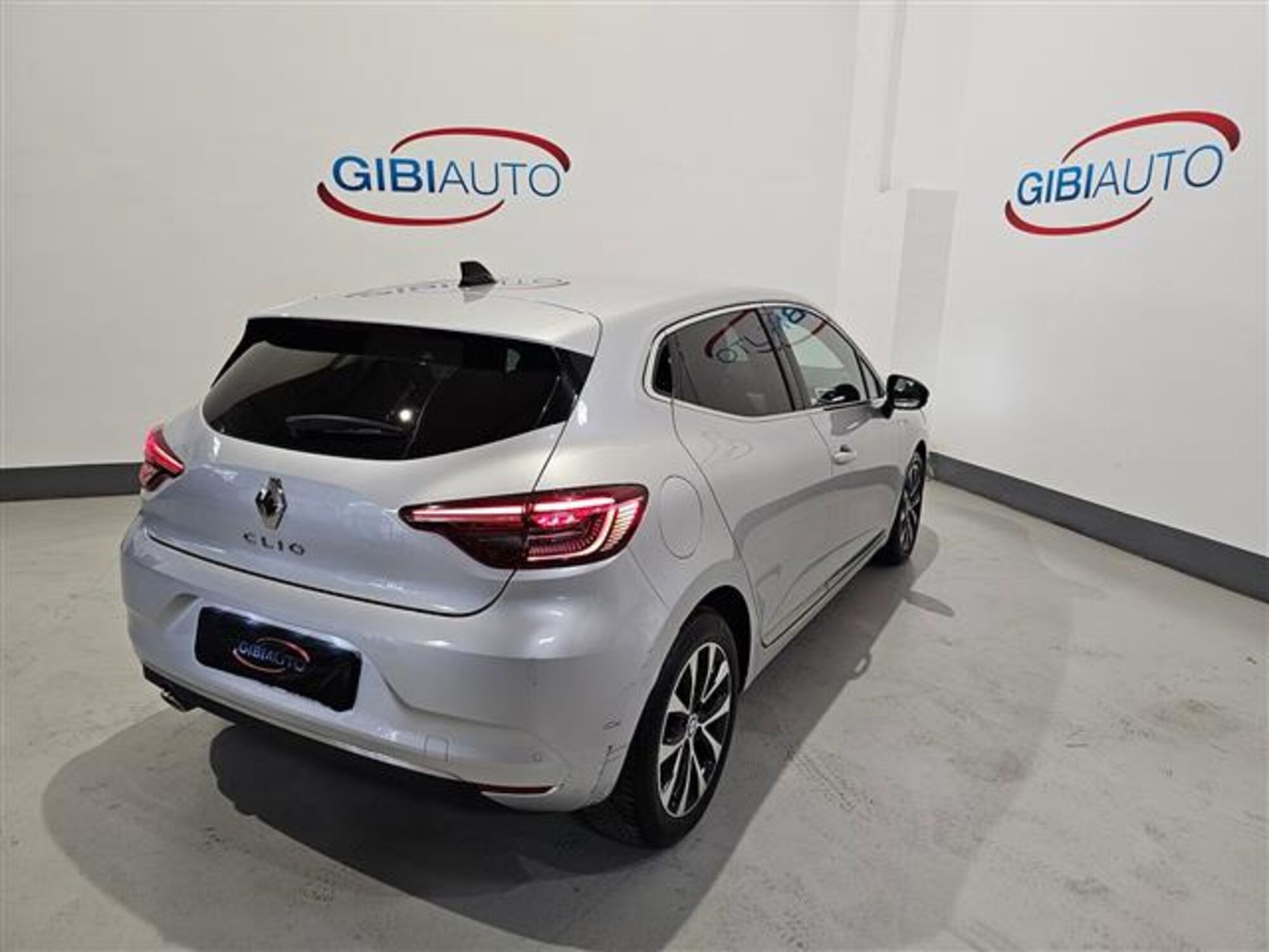 Renault Clio TCe 90 CV 5 porte Intens  del 2023 usata a Palermo