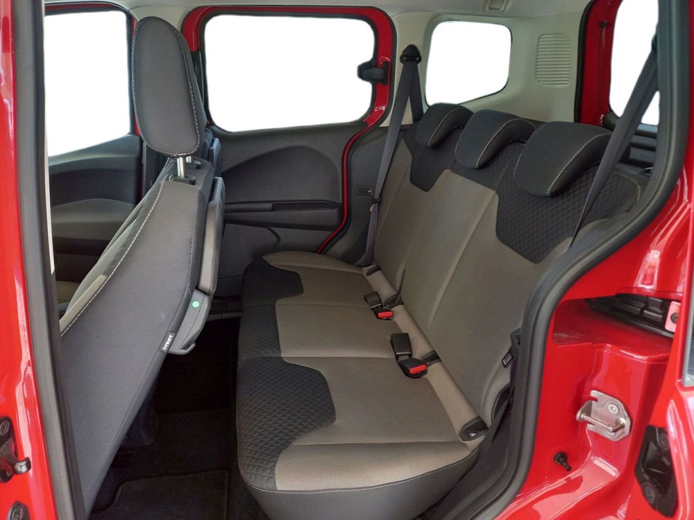 Ford Tourneo Courier usata a Bari (16)