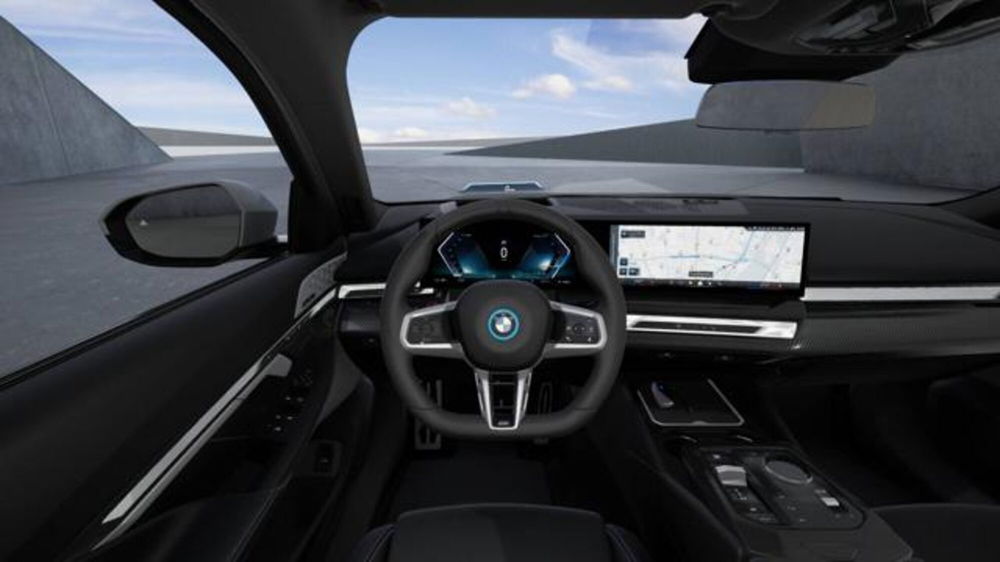 BMW i5 Touring nuova a Modena (9)