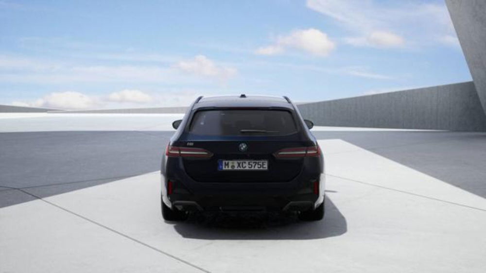 BMW i5 Touring nuova a Modena (5)