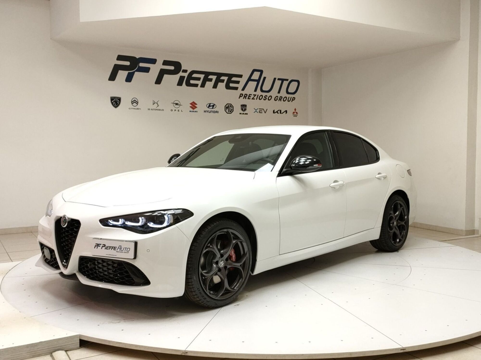 Alfa Romeo Giulia 2.2 t Tributo Italiano Q4 210cv auto nuova a Teramo