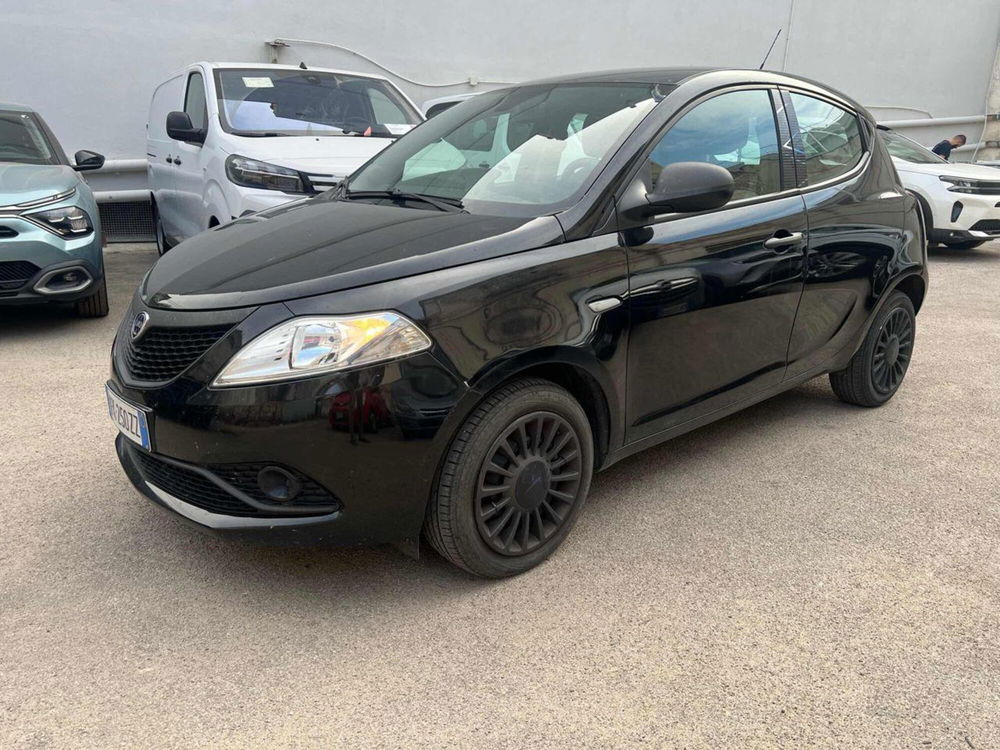 Lancia Ypsilon usata a Foggia