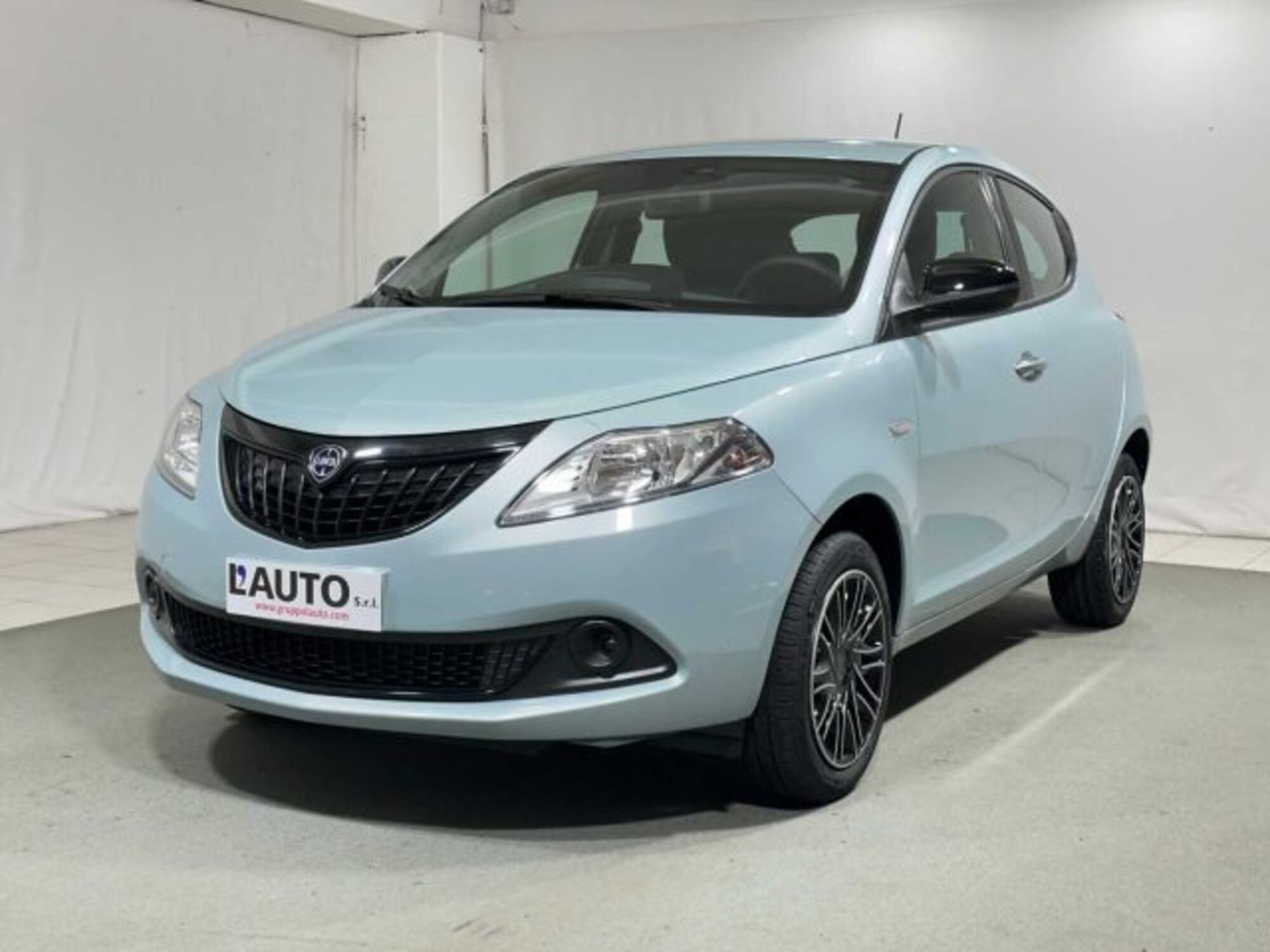 Lancia Ypsilon 1.0 FireFly 5 porte S&amp;S Hybrid Ecochic Silver  nuova a Caspoggio