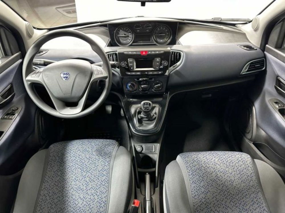 Lancia Ypsilon nuova a Sondrio (12)