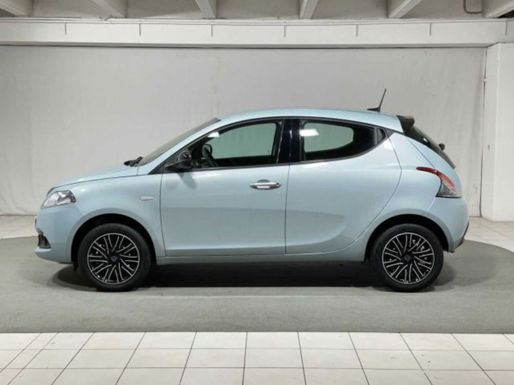 Lancia Ypsilon nuova a Sondrio (2)