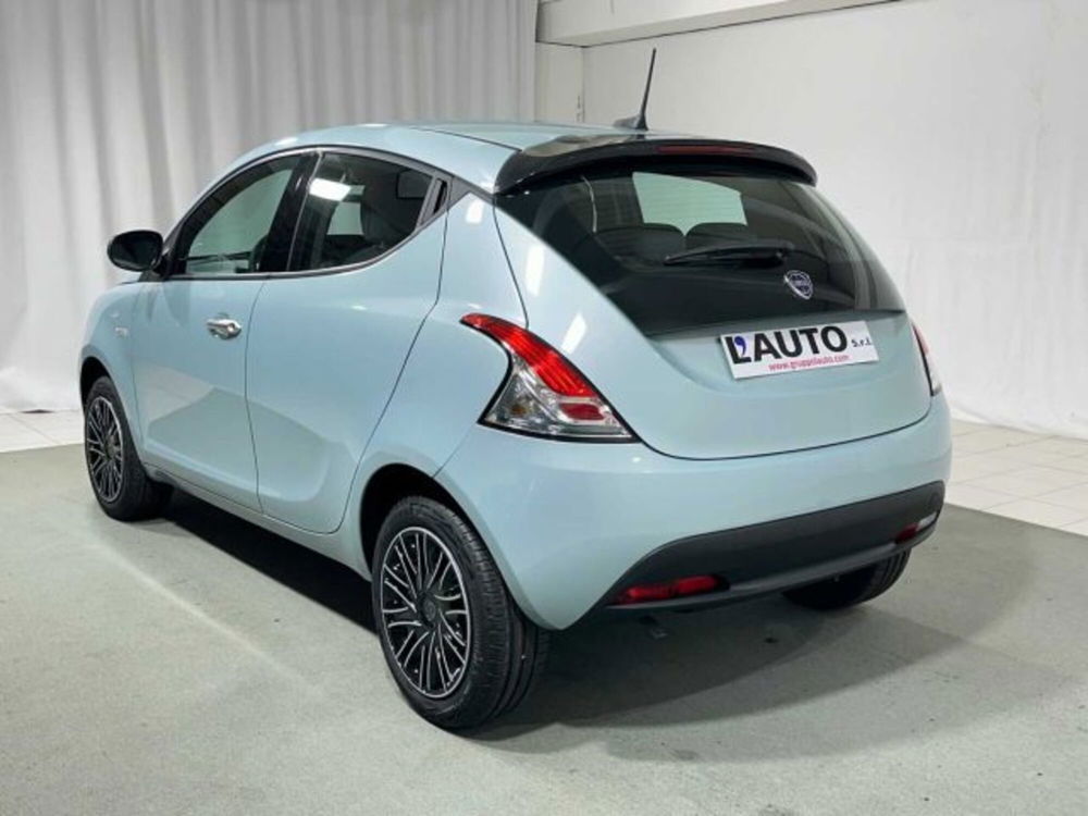 Lancia Ypsilon nuova a Sondrio (3)