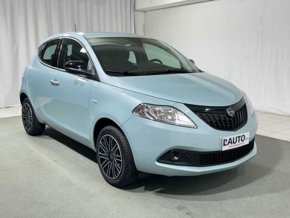 Lancia Ypsilon nuova a Sondrio (7)