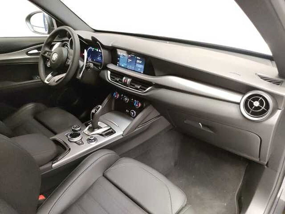 Alfa Romeo Stelvio nuova a Teramo (12)