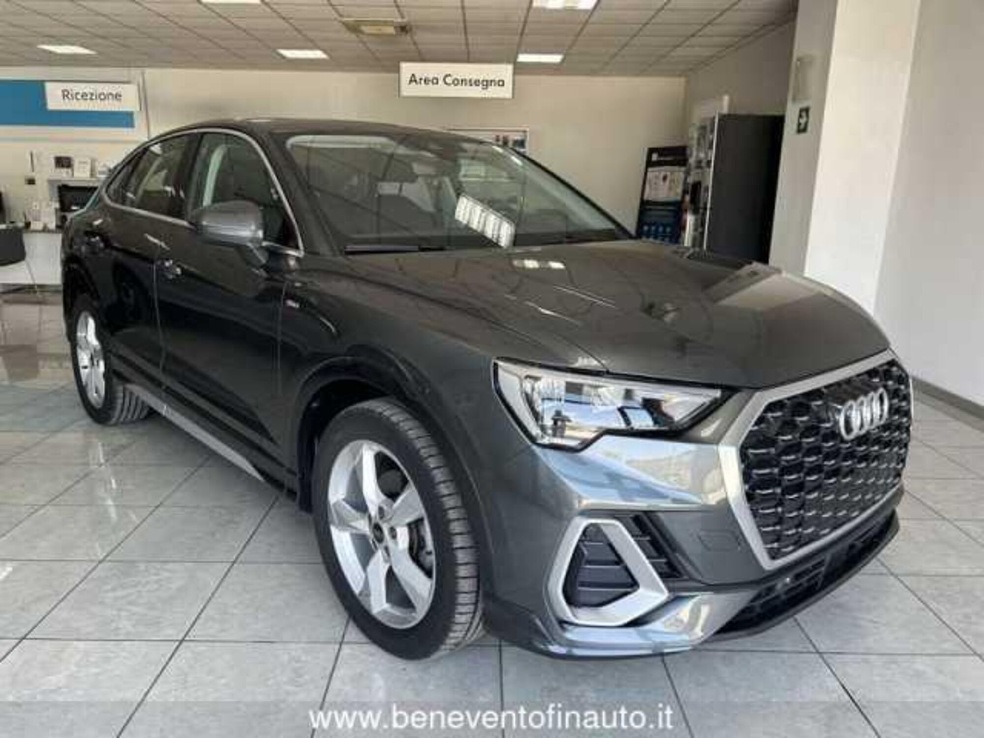 Audi Q3 Sportback 35 2.0 tdi S line edition s-tronic del 2023 usata a Pratola Serra