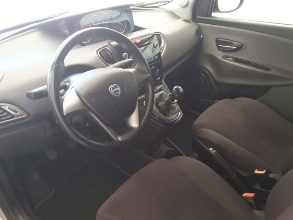 Lancia Ypsilon usata a Firenze (7)