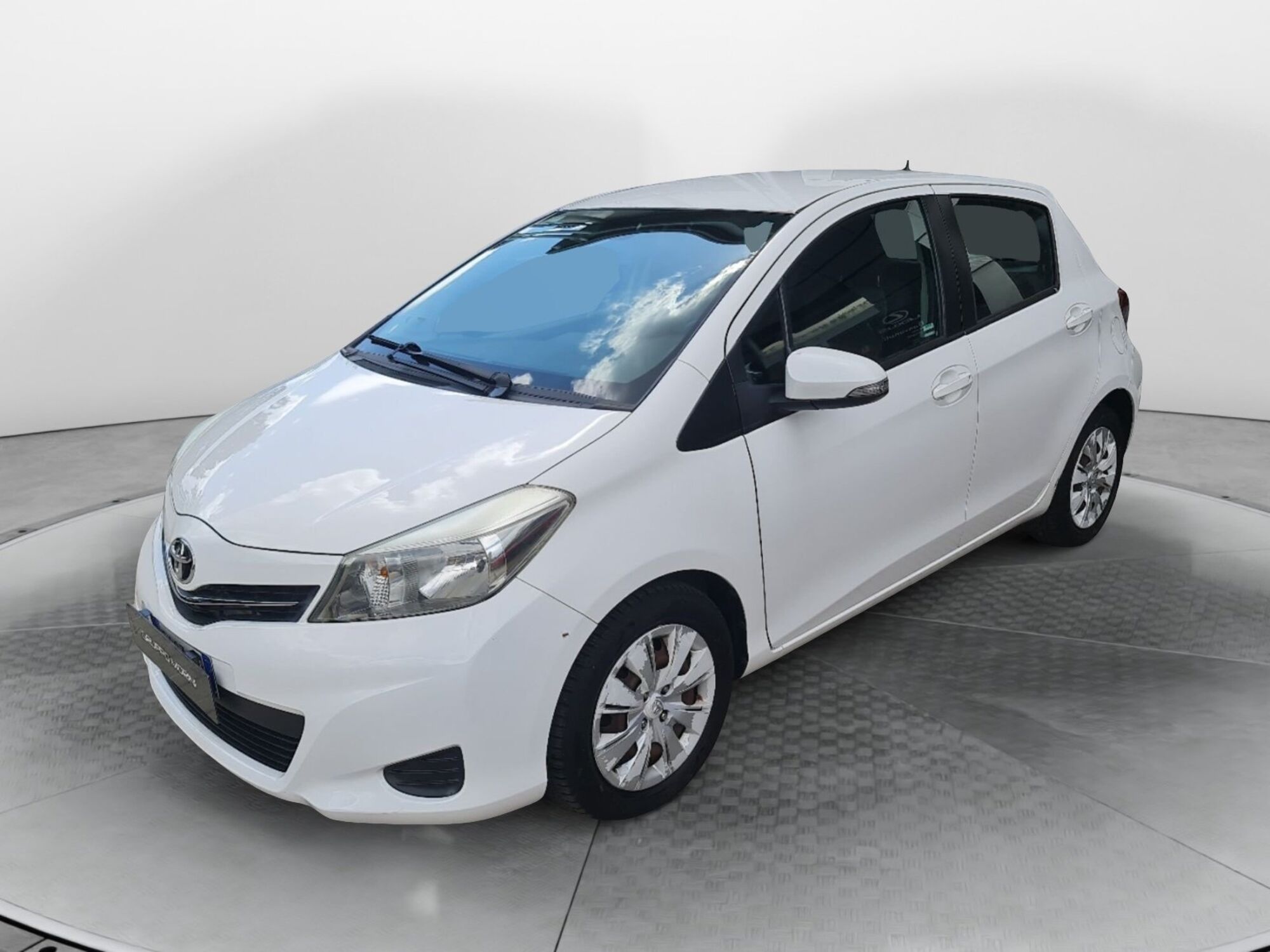 Toyota Yaris 1.D-4D 5 porte Active  del 2014 usata a Imola