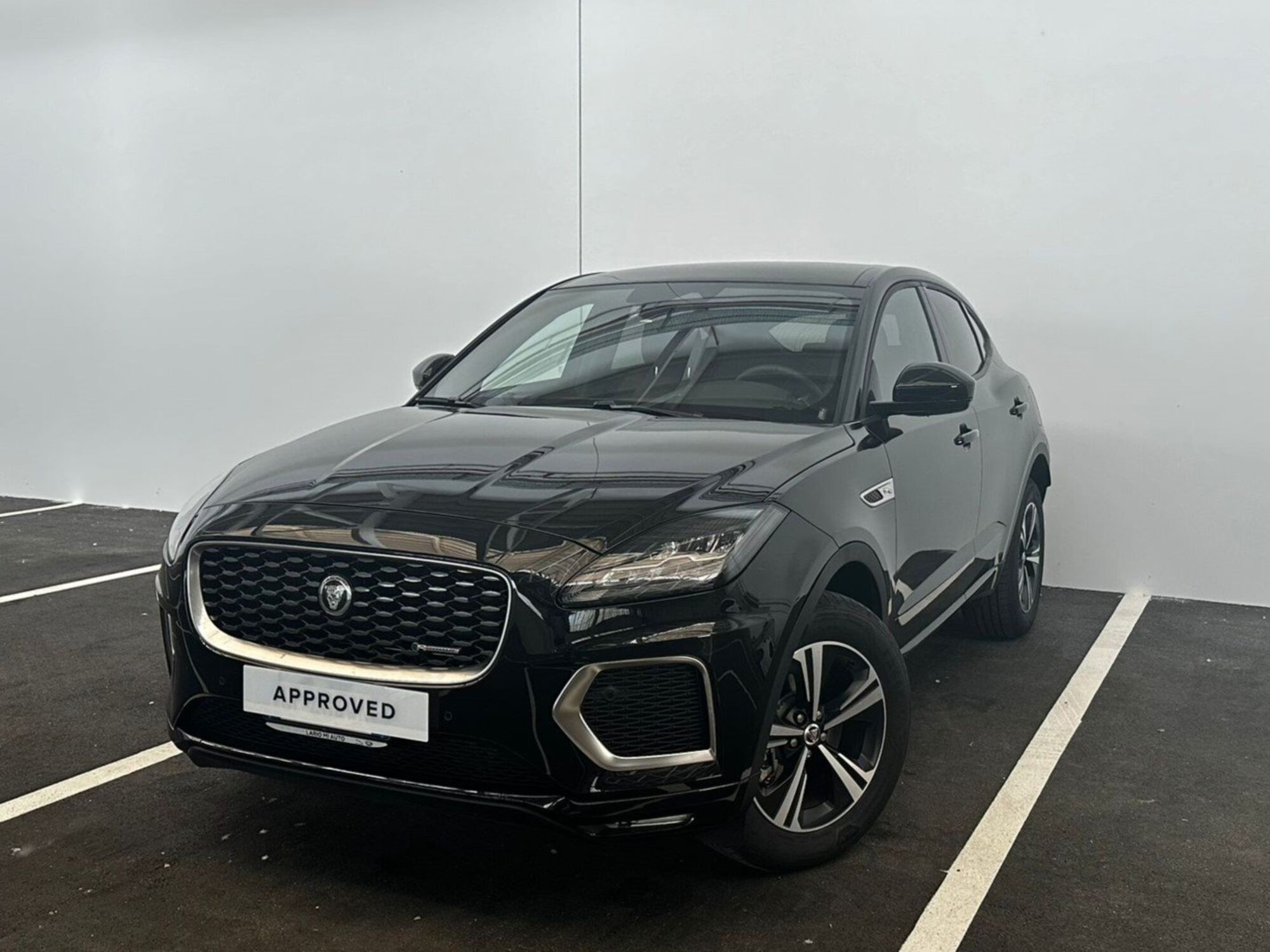 Jaguar E-Pace 1.5 I3 PHEV 300 CV AWD Auto R-Dynamic S  del 2023 usata a Milano