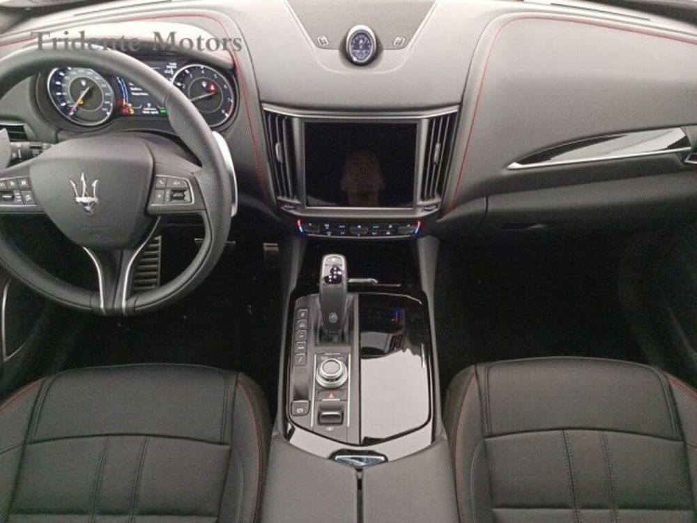 Maserati Levante nuova a Padova (18)