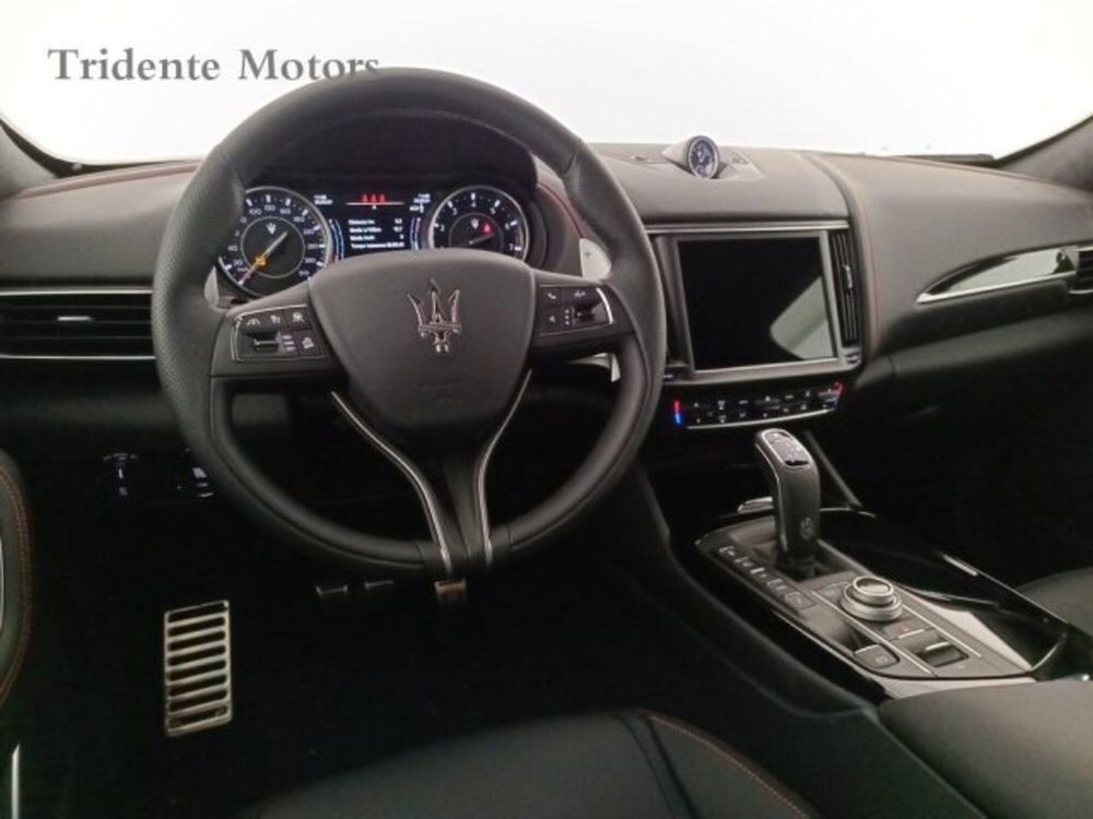 Maserati Levante nuova a Padova (6)