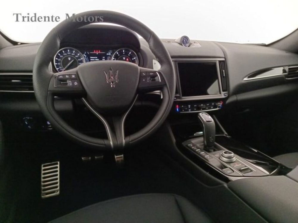 Maserati Levante nuova a Padova (6)