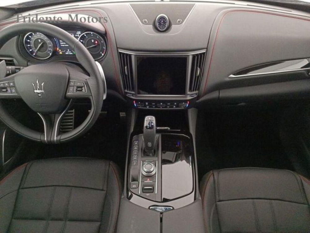 Maserati Levante nuova a Padova (15)