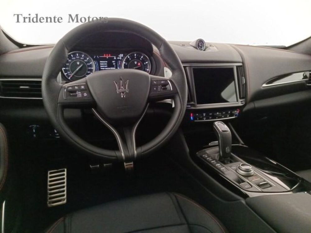 Maserati Levante nuova a Padova (6)