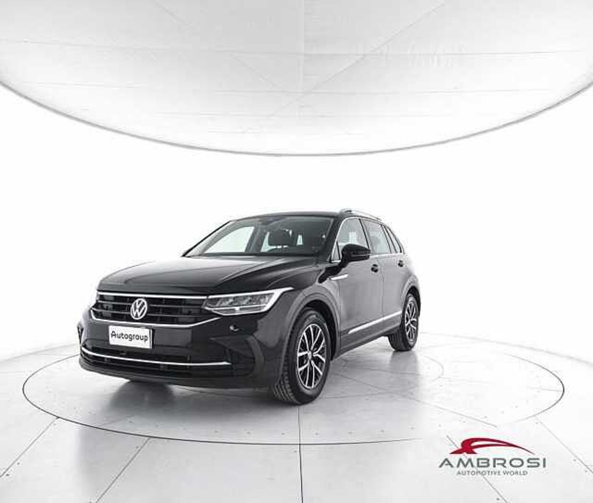 Volkswagen Tiguan 2.0 TDI SCR Life del 2021 usata a Corciano