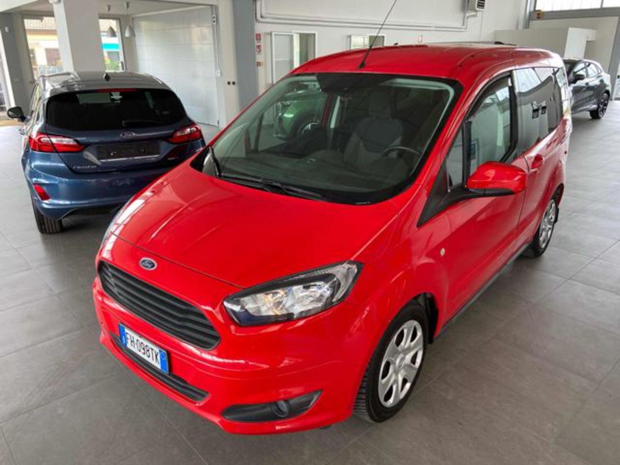 Ford Tourneo Courier 1.0 EcoBoost 100 CV Plus  del 2017 usata a Imola