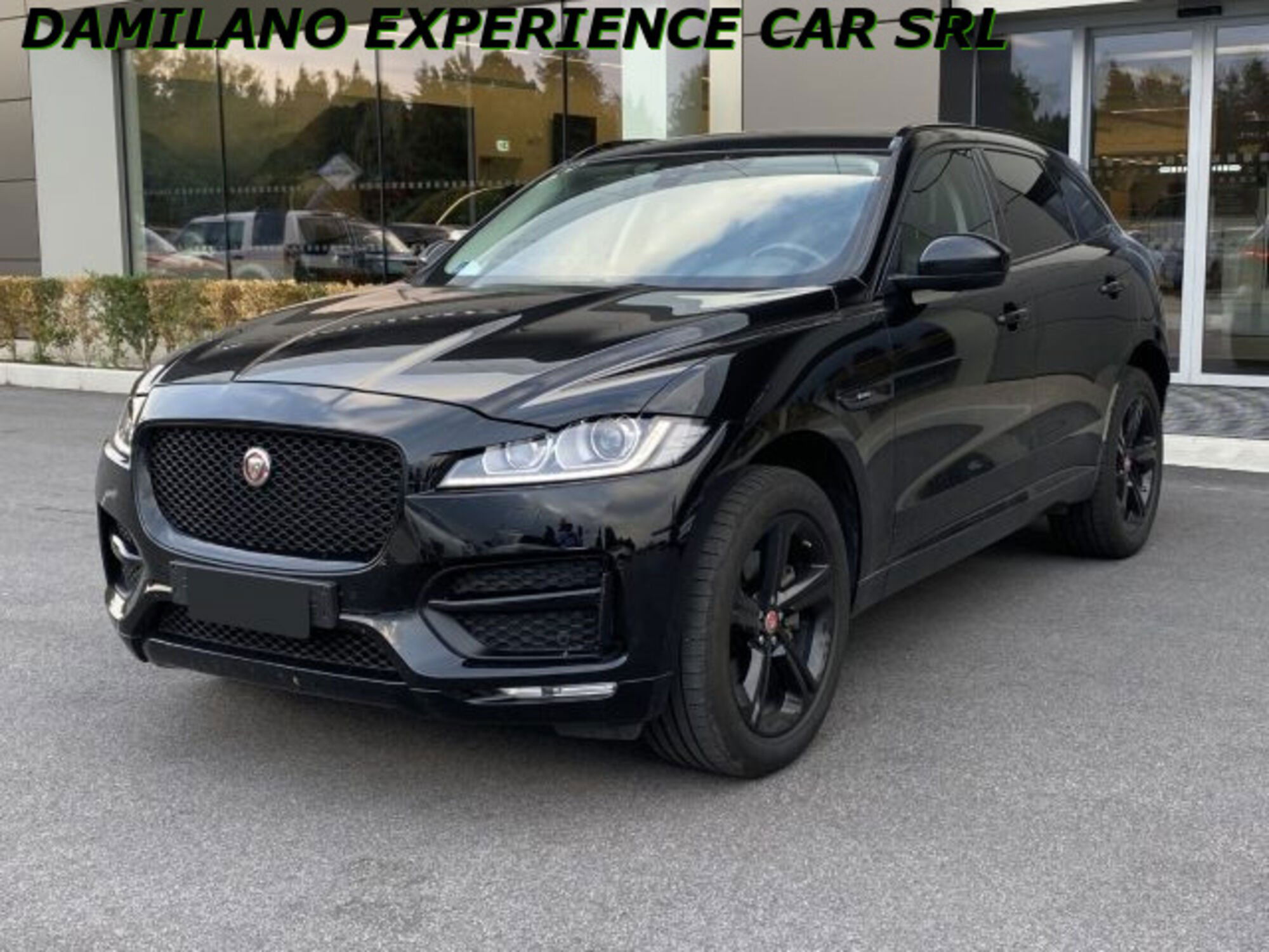 Jaguar F-Pace 2.0 D 180 CV aut. R-Sport  del 2018 usata a Cuneo