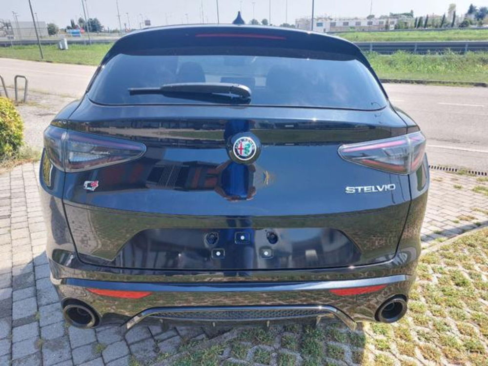 Alfa Romeo Stelvio nuova a Padova (6)