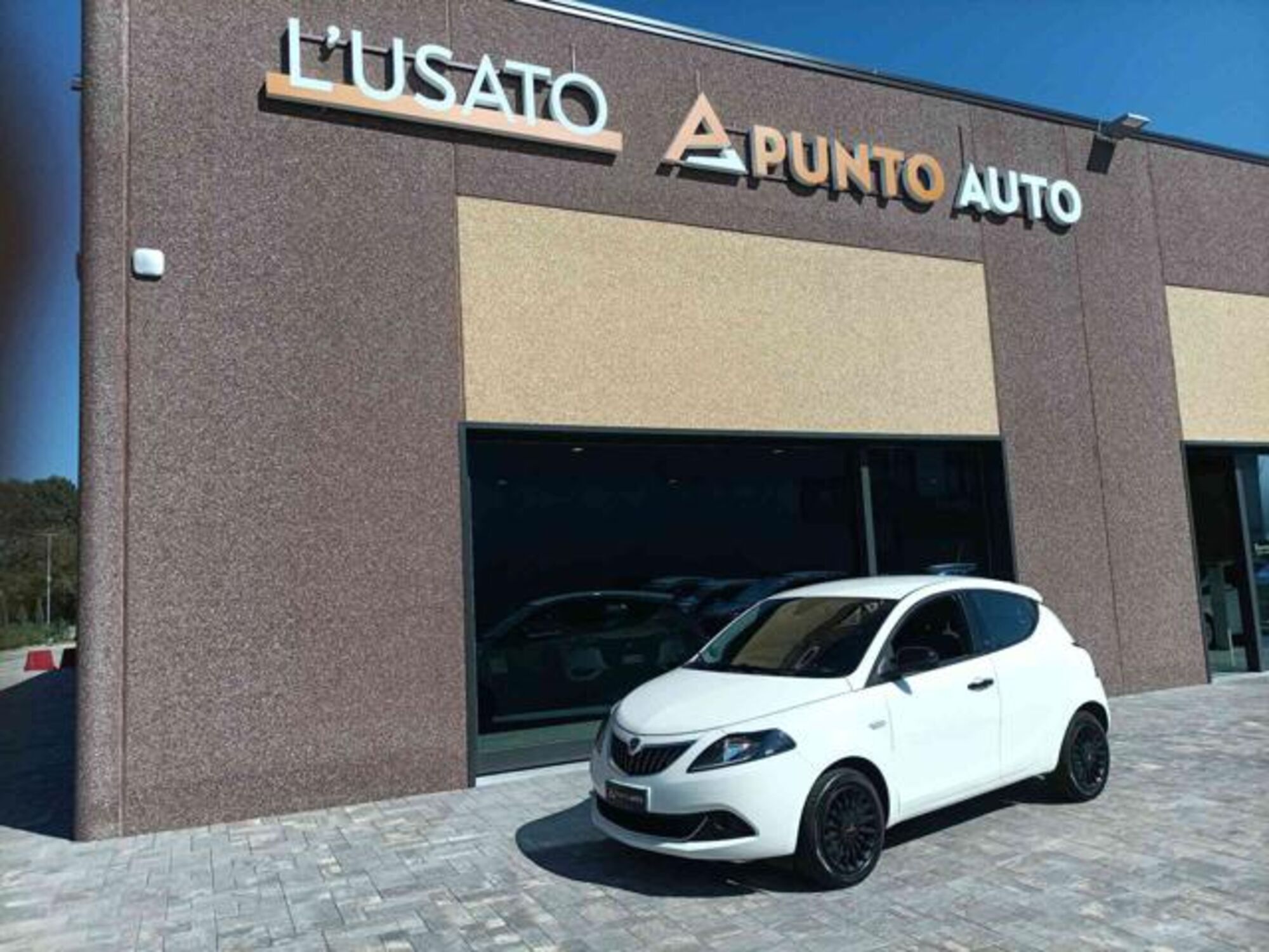 Lancia Ypsilon 1.0 FireFly 5 porte S&amp;S Hybrid Ecochic Silver  del 2021 usata a Ancona