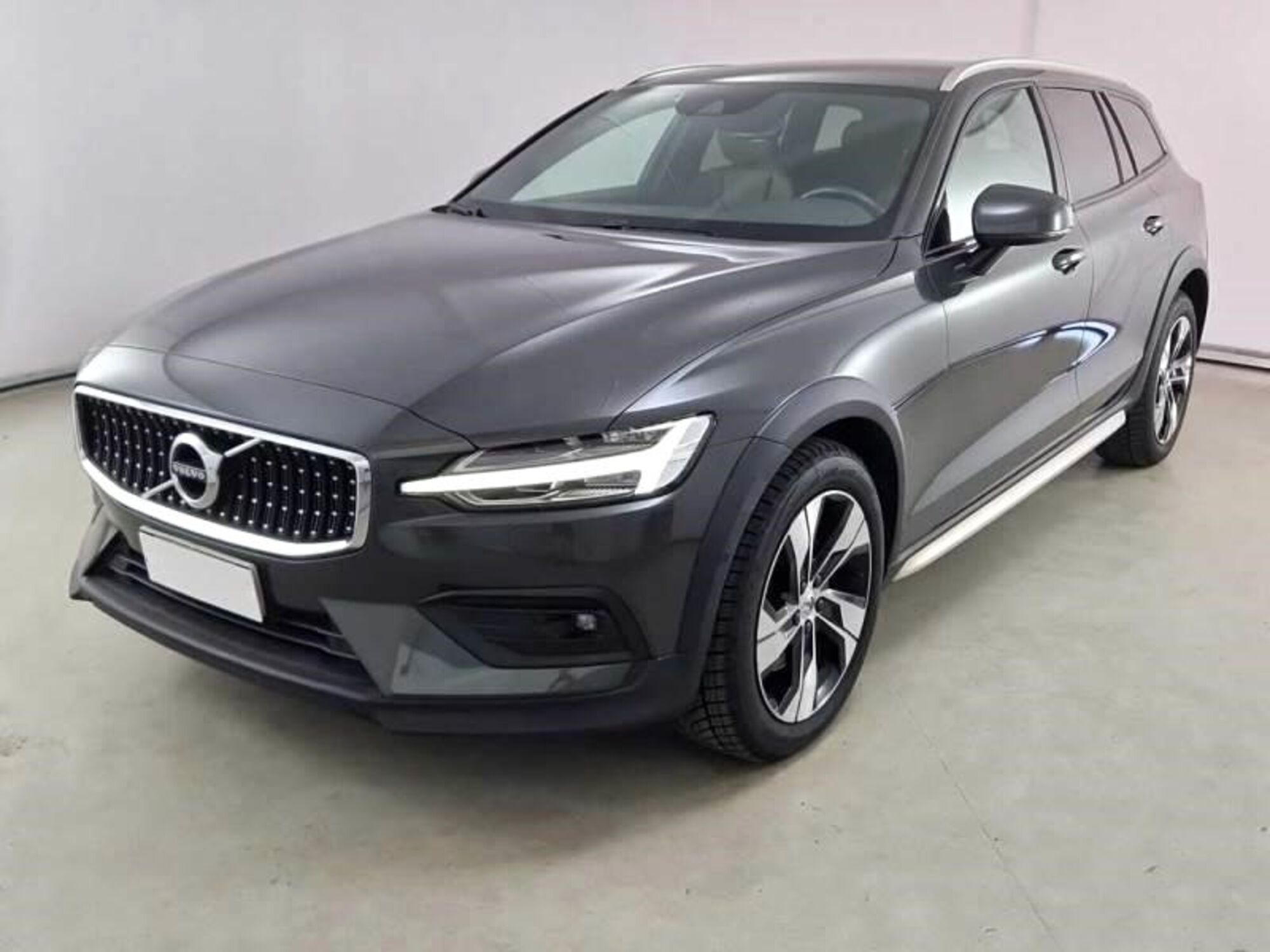 Volvo V60 Cross Country B4 (d) AWD Geartronic Business Pro Line del 2021 usata a Bari