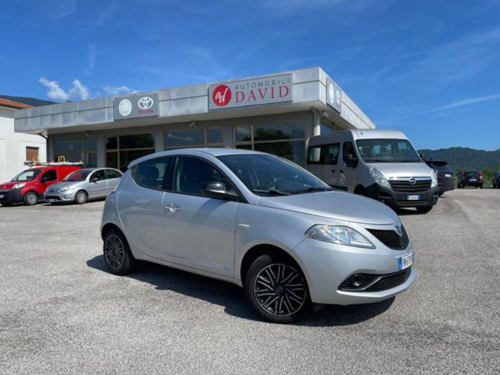 Lancia Ypsilon usata a Pordenone