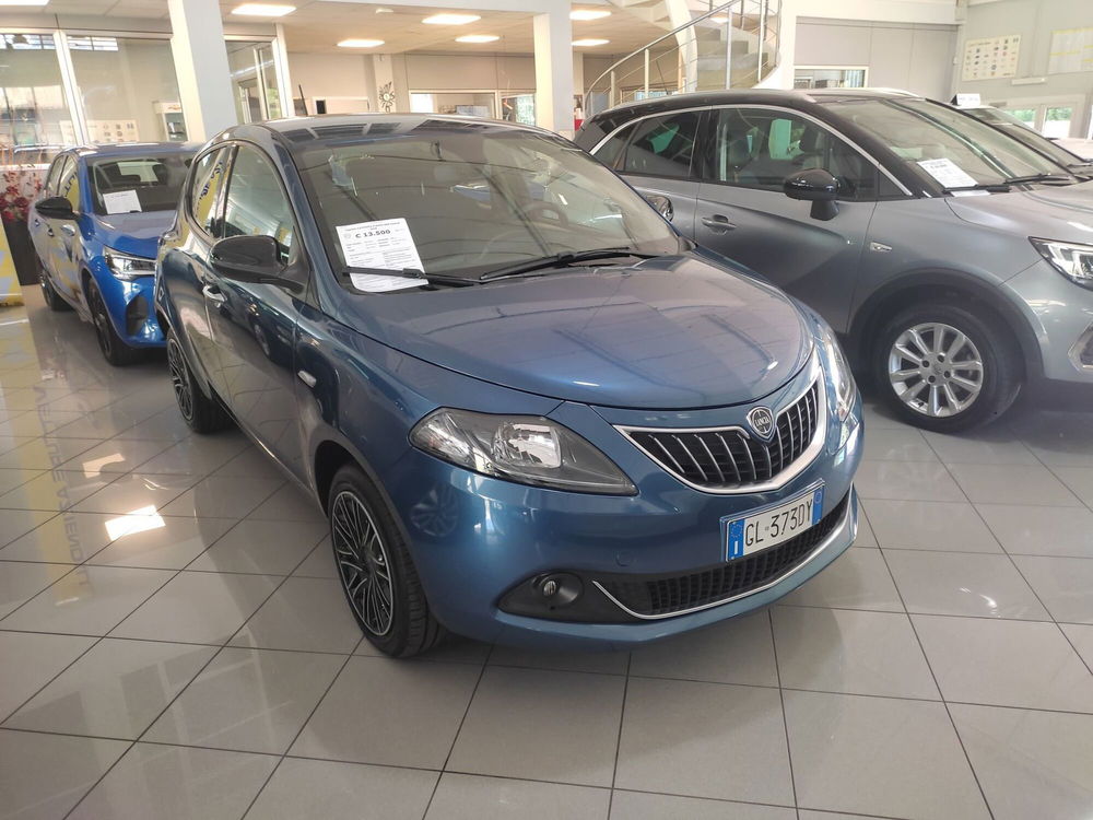 Lancia Ypsilon usata a Prato (3)