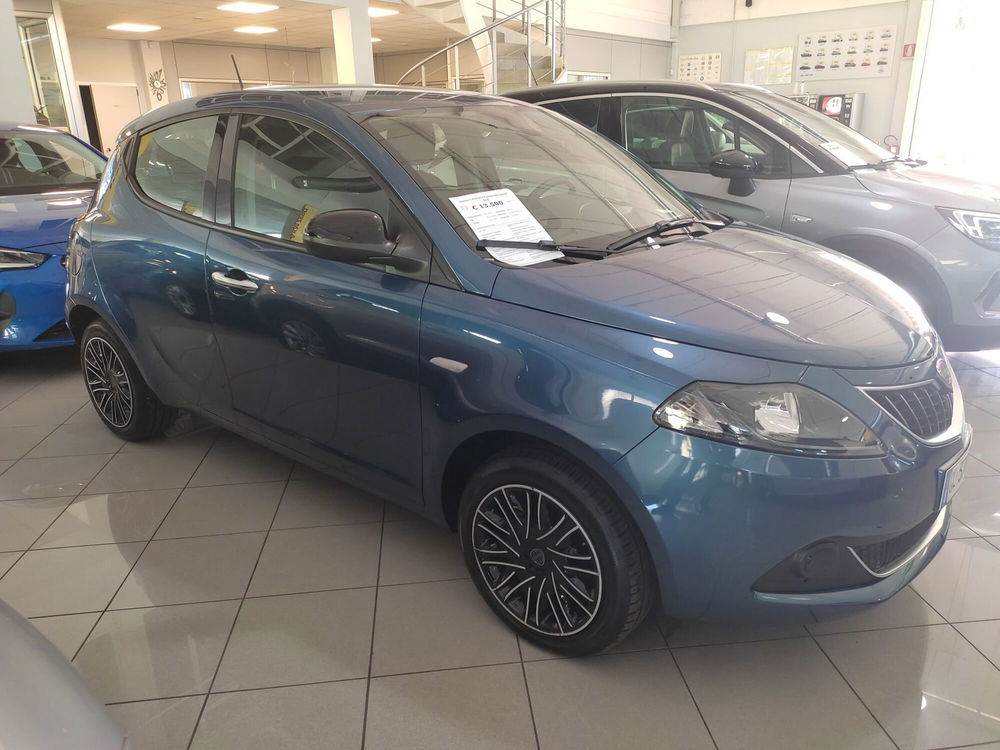 Lancia Ypsilon usata a Prato (4)