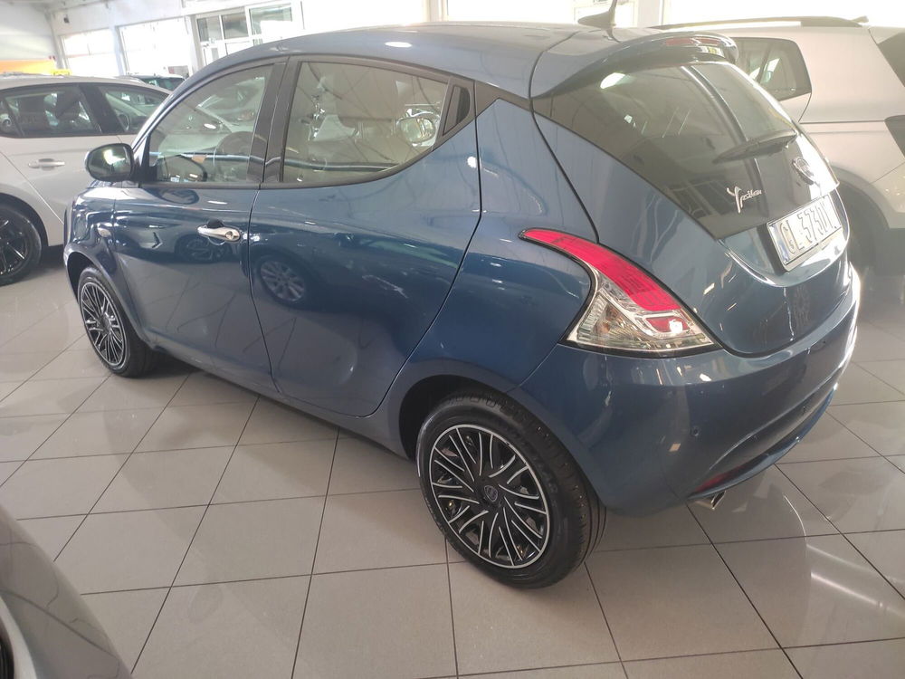 Lancia Ypsilon usata a Prato (8)