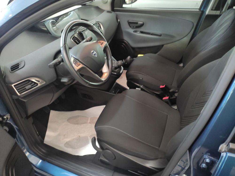 Lancia Ypsilon usata a Prato (9)