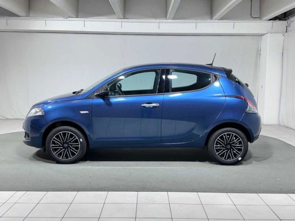 Lancia Ypsilon nuova a Sondrio (2)