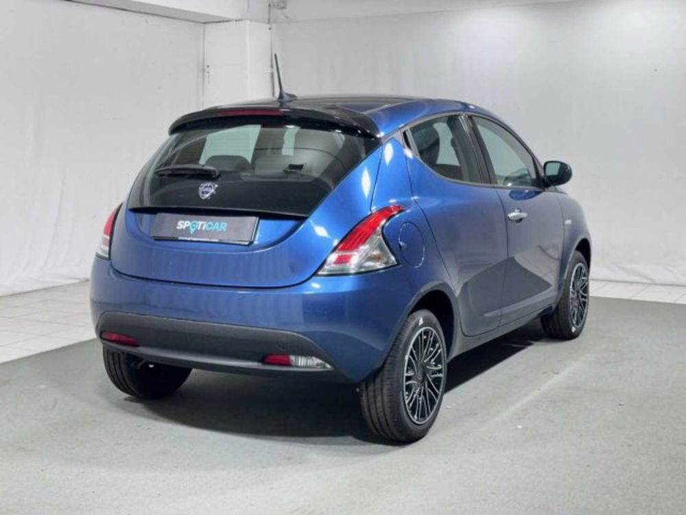 Lancia Ypsilon nuova a Sondrio (5)