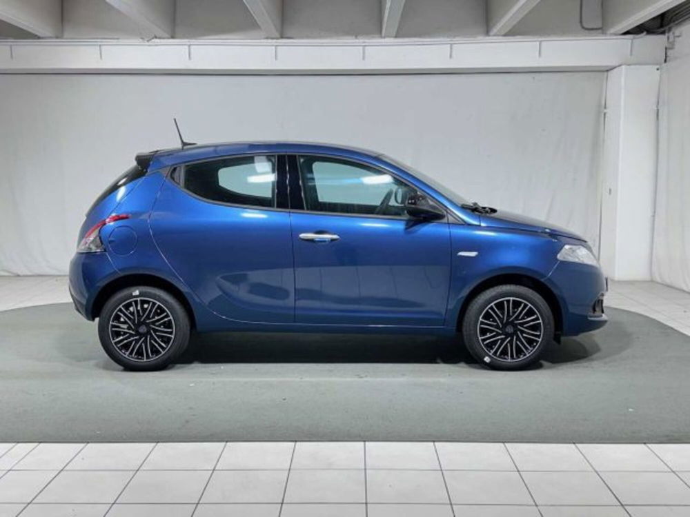 Lancia Ypsilon nuova a Sondrio (6)