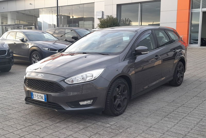 Ford Focus Station Wagon 1.5 EcoBlue 120 CV SW Business  del 2015 usata a Rende